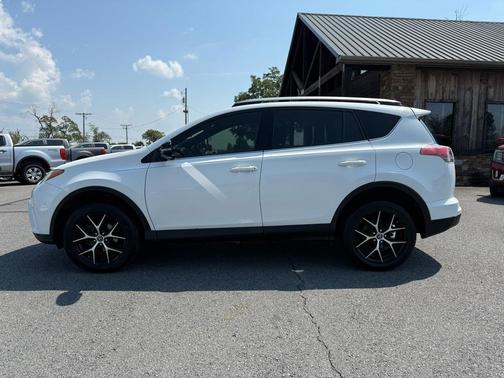 2017 Toyota RAV4 SE