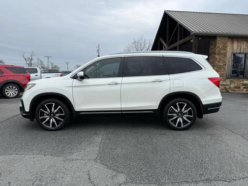 White Diamond Pearl 2019 Honda Pilot Touring 8-Passenger