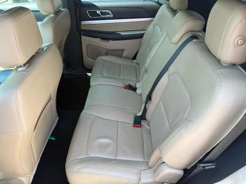 White 2016 Ford Explorer XLT