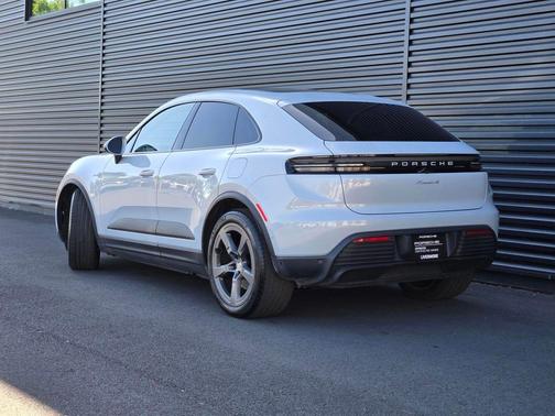 Ice Grey Metallic 2025 Porsche Macan Macan Electric 4