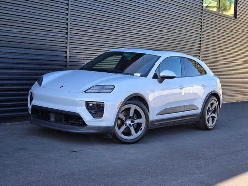 Ice Grey Metallic 2025 Porsche Macan Macan Electric 4