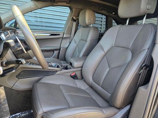 Volcano Grey Metallic 2025 Porsche Macan Macan