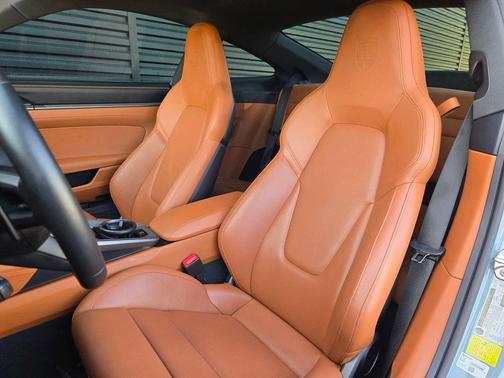 Shade Green Metallic 2025 Porsche 911 Carrera