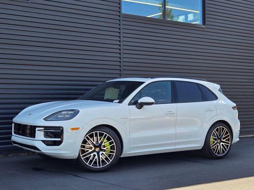 White 2025 Porsche Cayenne Cayenne S E-Hybrid