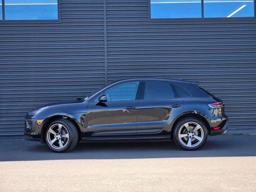 Jet Black Metallic 2025 Porsche Macan Macan
