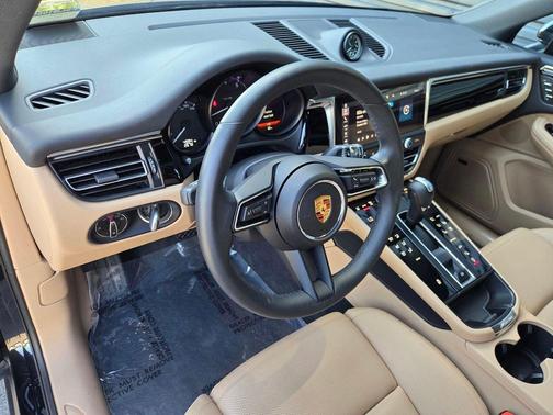 Jet Black Metallic 2025 Porsche Macan Macan