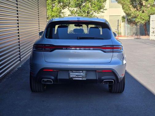 Dolomite Silver Metallic 2025 Porsche Macan Macan