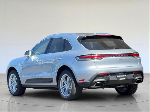 Dolomite Silver Metallic 2026 Porsche Macan Macan