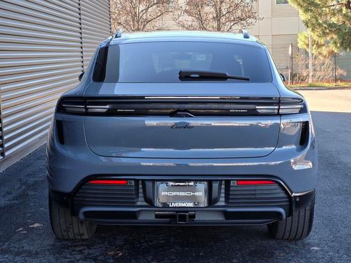 Slate 2025 Porsche Macan Macan Electric Turbo
