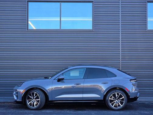 Slate 2025 Porsche Macan Macan Electric Turbo