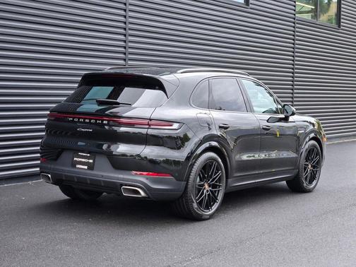 Chromite Black Metallic 2026 Porsche Cayenne Cayenne E-Hybrid