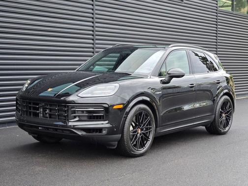 Chromite Black Metallic 2026 Porsche Cayenne Cayenne E-Hybrid