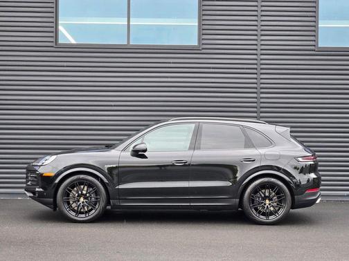 Chromite Black Metallic 2026 Porsche Cayenne Cayenne E-Hybrid