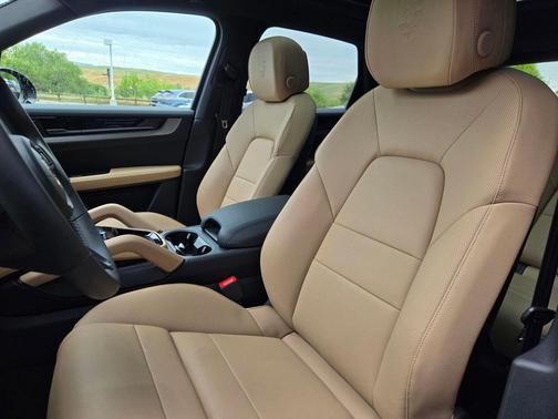 Chromite Black Metallic 2026 Porsche Cayenne Cayenne E-Hybrid