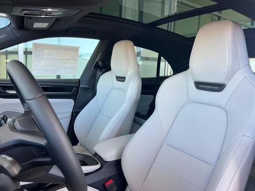 Blue 2026 Porsche Macan Macan Electric