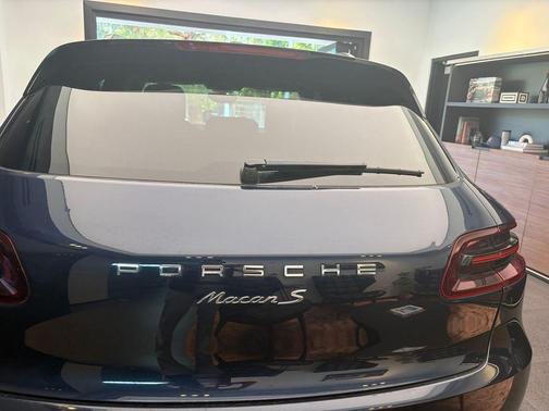 Blue 2018 Porsche Macan Macan