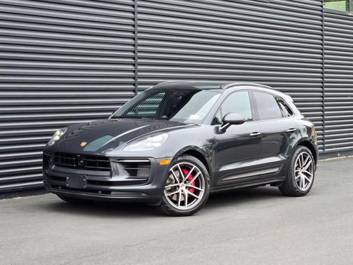 Volcano Grey Metallic 2024 Porsche Macan Macan