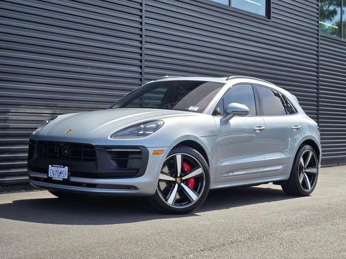 Dolomite Silver Metallic 2026 Porsche Macan Macan GTS