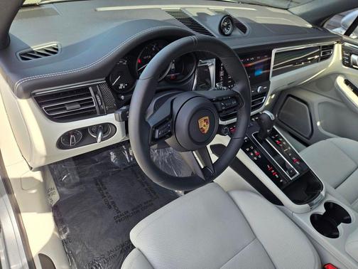 Dolomite Silver Metallic 2026 Porsche Macan Macan GTS