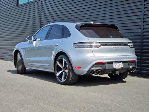 Dolomite Silver Metallic 2026 Porsche Macan Macan GTS