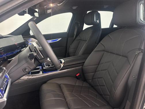Dravit Grey Metallic 2025 BMW 750e i xDrive