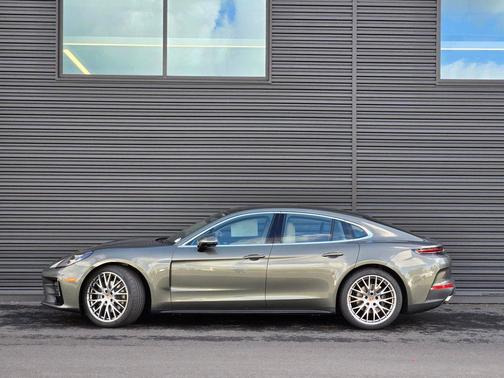 Green Metallic 2026 Porsche Panamera 4