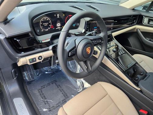 Green Metallic 2026 Porsche Panamera 4