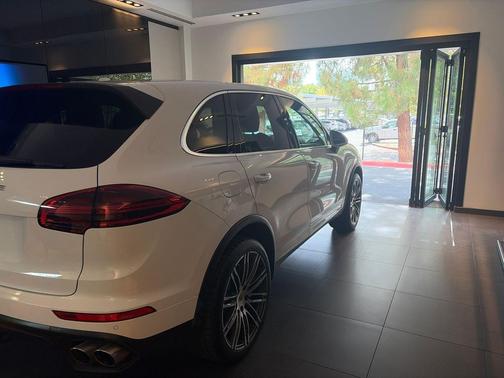 White 2016 Porsche Cayenne Cayenne