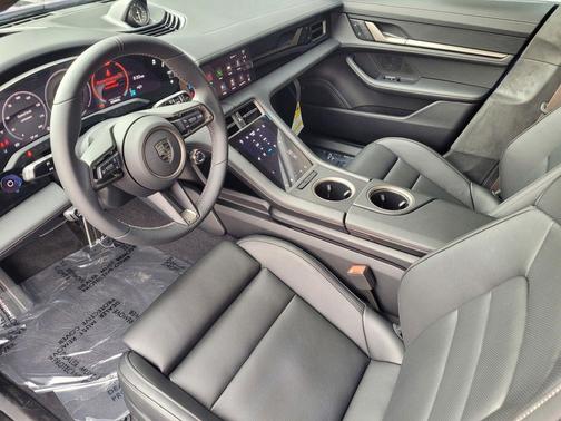 Sky 2025 Porsche Taycan Turbo