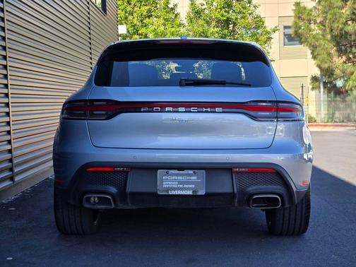 Dolomite Silver Metallic 2025 Porsche Macan Macan