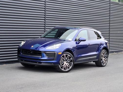 Gentian Blue Metallic 2024 Porsche Macan Macan