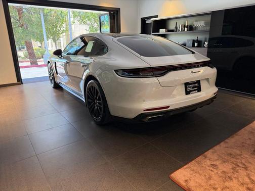 Carrara White Metallic 2023 Porsche Panamera Base