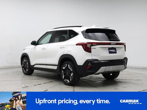 White 2024 Kia Seltos SX