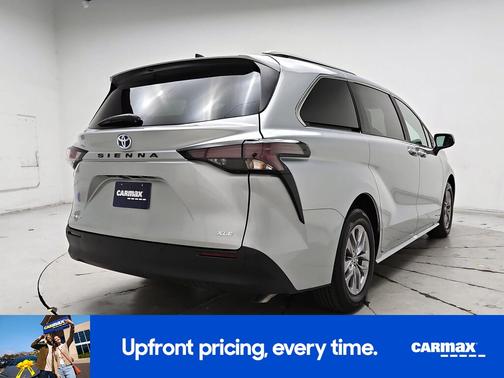 Silver 2025 Toyota Sienna XLE