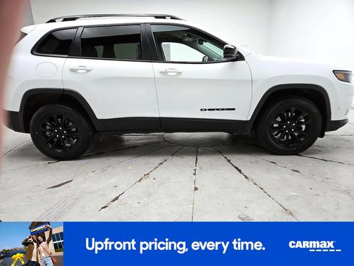 White 2023 Jeep Cherokee Altitude Lux