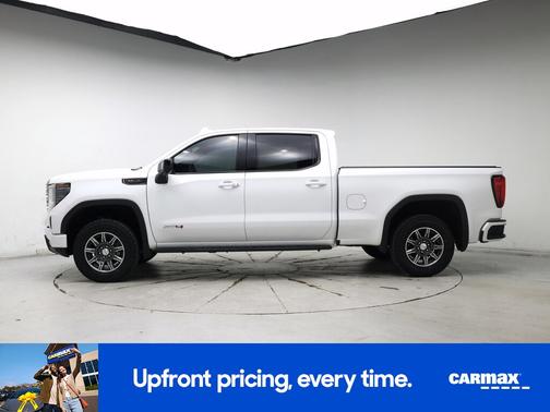 White 2024 GMC Sierra 1500 AT4