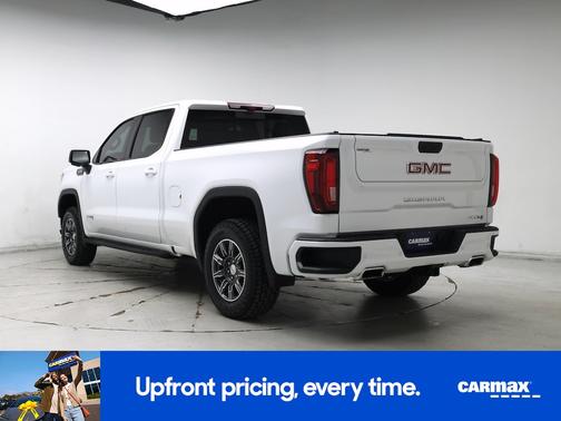 White 2024 GMC Sierra 1500 AT4