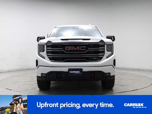 White 2024 GMC Sierra 1500 AT4
