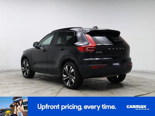 2025 Volvo XC40 B5 Plus Dark Theme