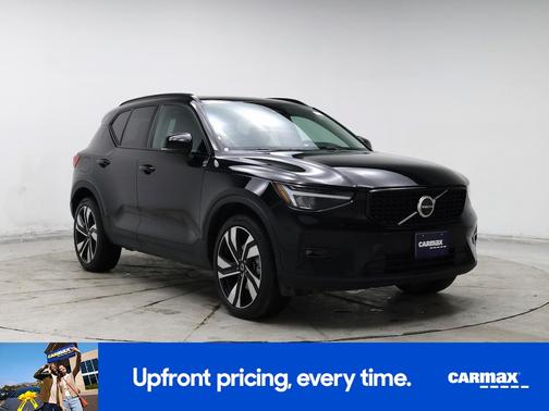 2025 Volvo XC40 B5 Plus Dark Theme