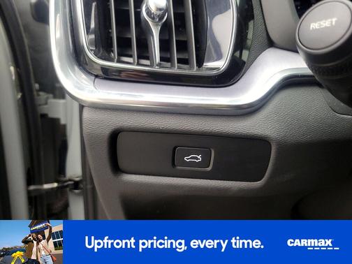 2024 Volvo S60 B5 Core Dark Theme