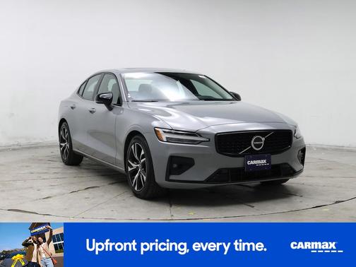 2024 Volvo S60 B5 Core Dark Theme