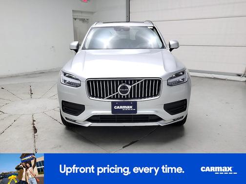 2022 Volvo XC90 T5 Momentum