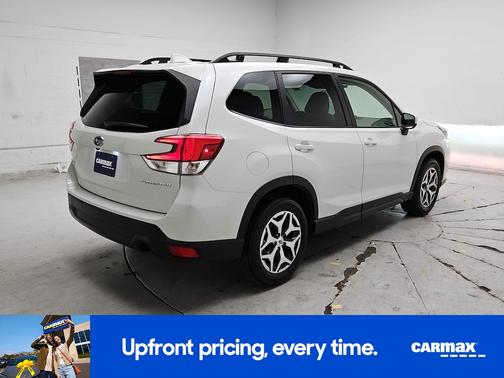 White 2023 Subaru Forester Premium