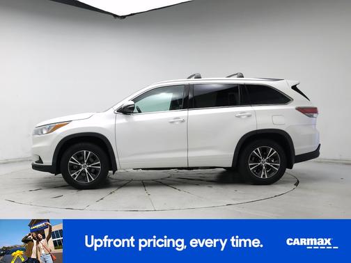 White 2016 Toyota Highlander XLE