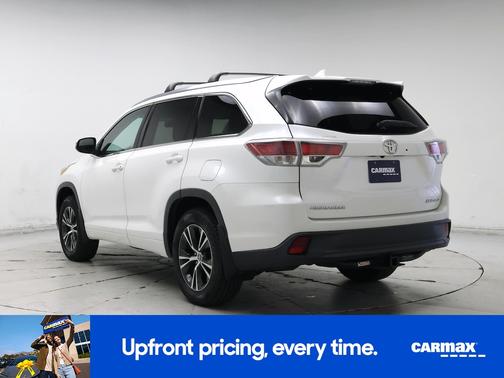 White 2016 Toyota Highlander XLE