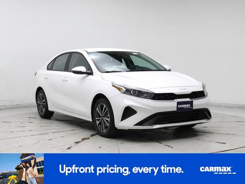 White 2023 Kia Forte LXS