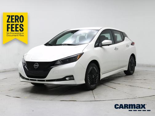 White 2024 Nissan Leaf SV Plus