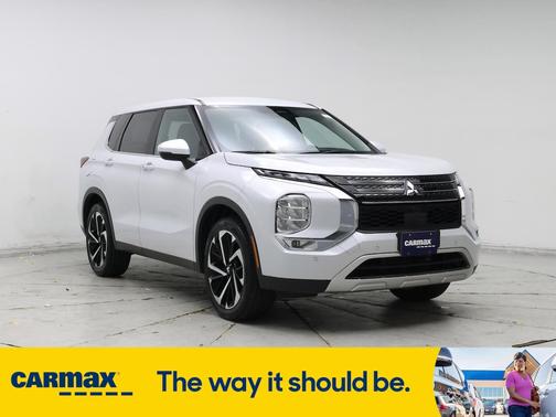 2023 Mitsubishi Outlander SE