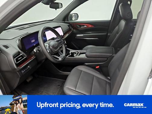 White 2024 Chevrolet Traverse Z71